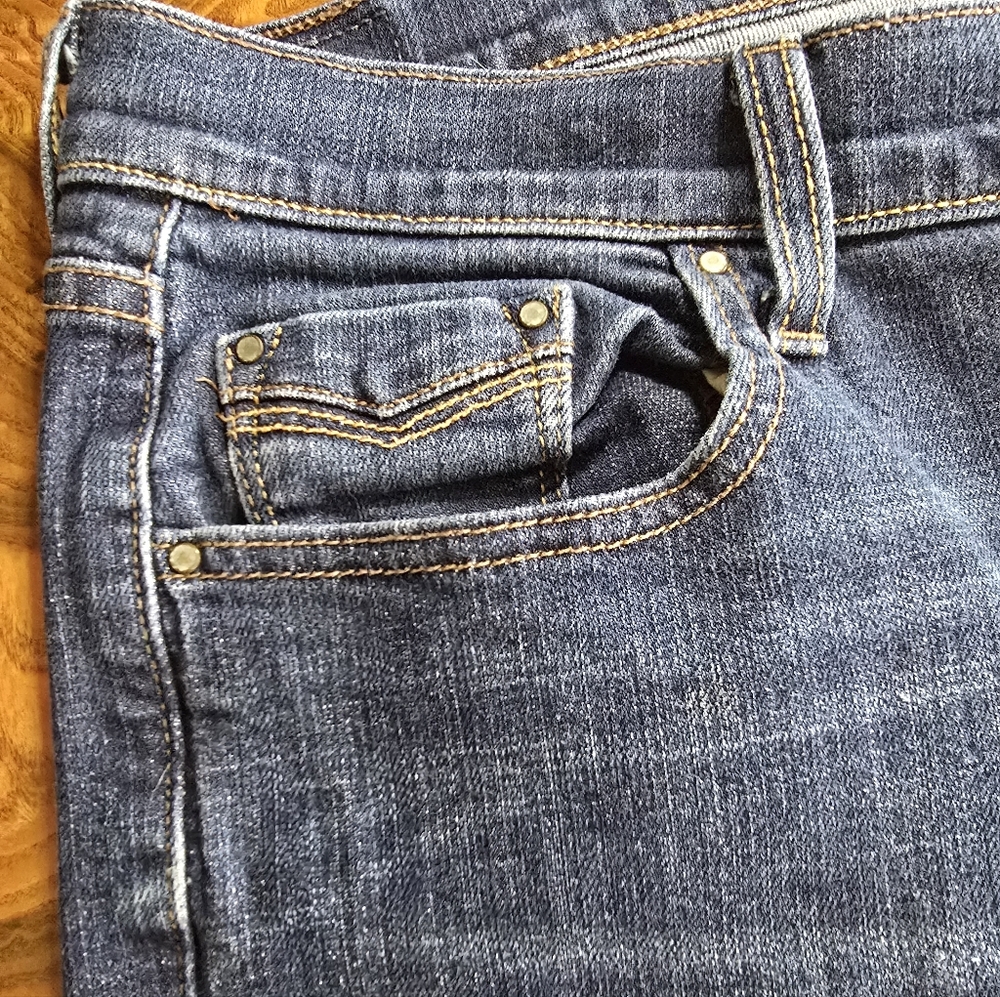 Levi's Women's 505 Straight Leg Jeans, Dark Wash, Size 14L - Picture 5 of 10